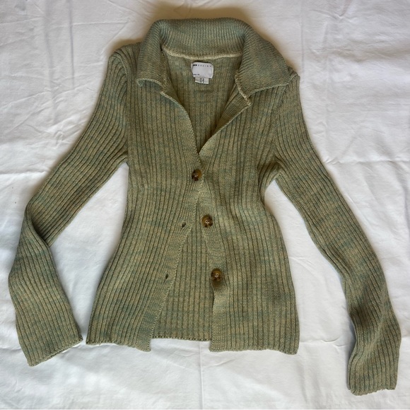 ASOS Knitted Button Front Top in sage green - Picture 4 of 7